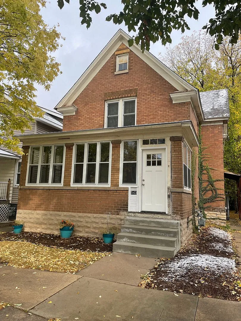 543 Michigan — Photo 2