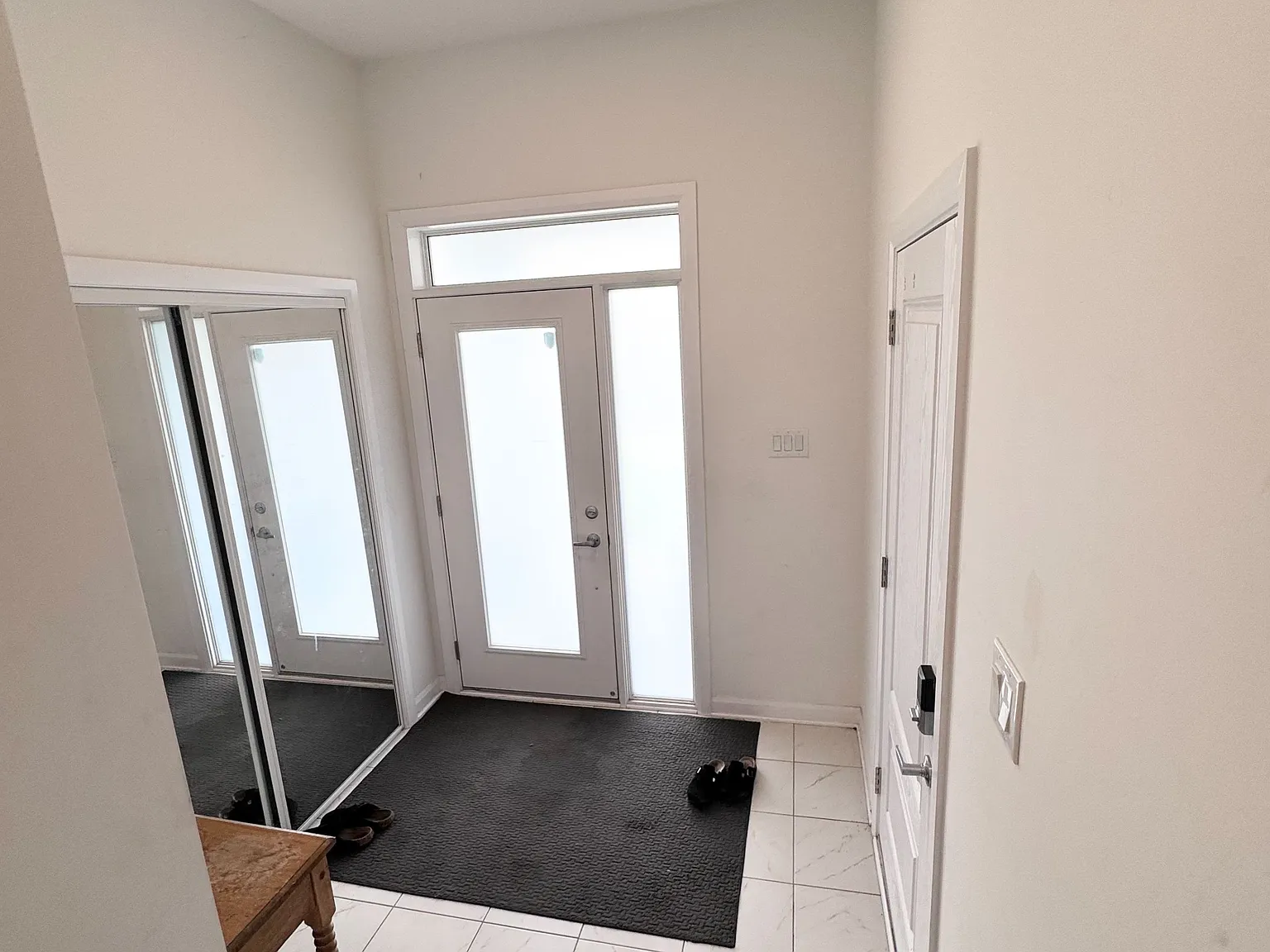 3 bed, $3,000 — Photo 2