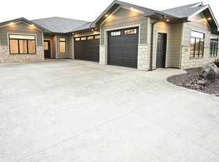 1821 Community Loop, Bismarck, ND 58503