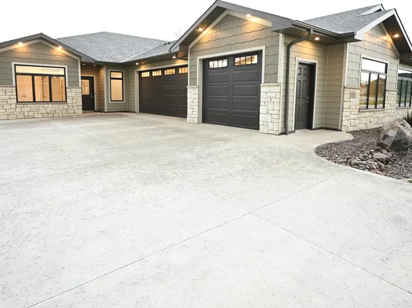1821 Community Loop, Bismarck, ND 58503