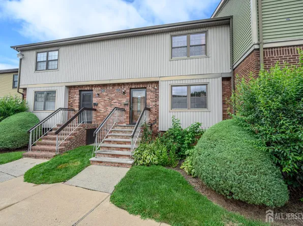 614 Maple Hill Dr, Woodbridge, NJ 07095