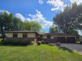 1085 20th St, Windom, MN 56101