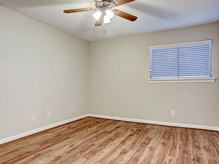 TLP Hawthorne — Photo 27