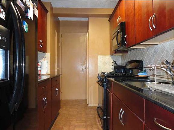 4th image of 6 Fordham Hill Oval APT 3C