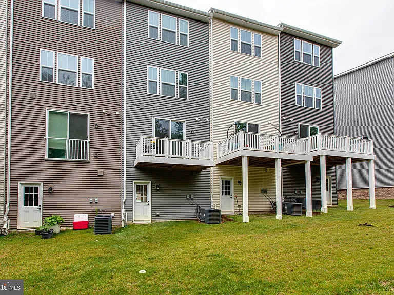 7523 Bharat Way — Photo 42