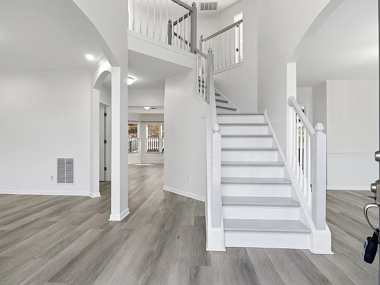 1150 River Overlook Dr — Photo 2