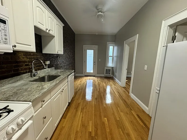 60 N Margin St — Photo 1