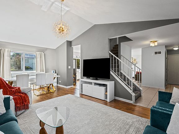 3rd image of 454 Danbury Dr