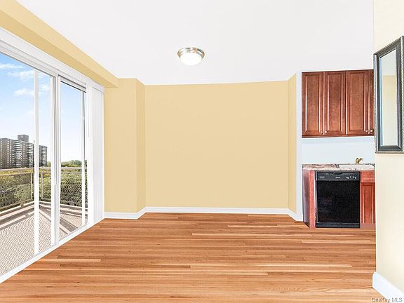 5th image of 880 Boynton Ave APT 7G