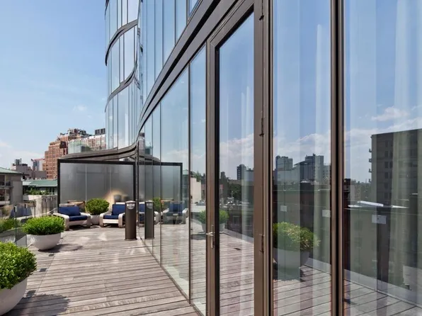 122 Greenwich Avenue image 1 of 10