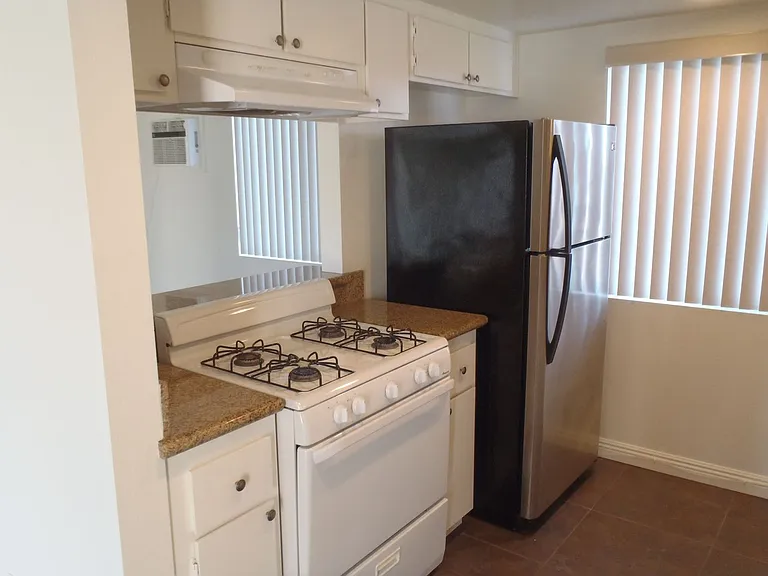 17762 Paseo Cir #D — Photo 2