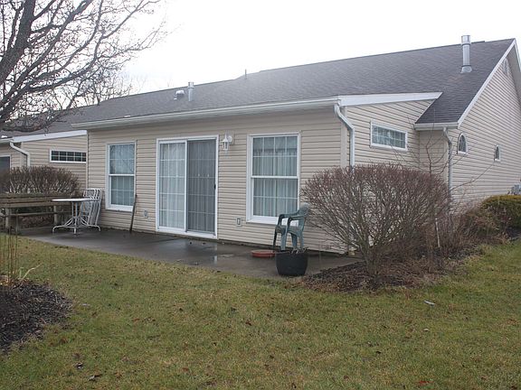2nd image of 818 Oakbrook Dr