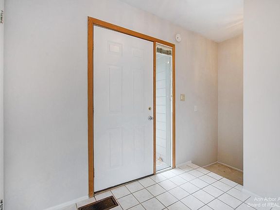 4th image of 646 Watersedge Dr #207
