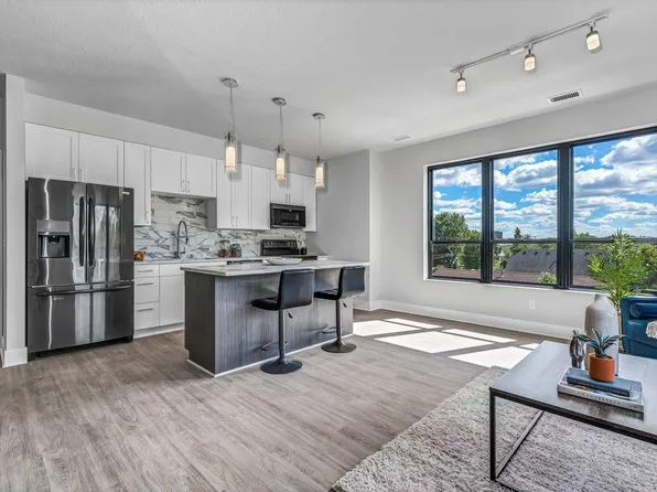 907 Winter St NE #104, Minneapolis, MN 55413