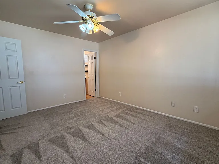 718 E Manhatton Dr — Photo 15