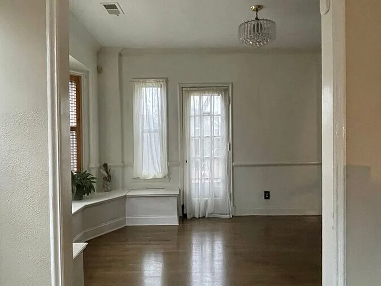 970 N Barksdale St — Photo 4
