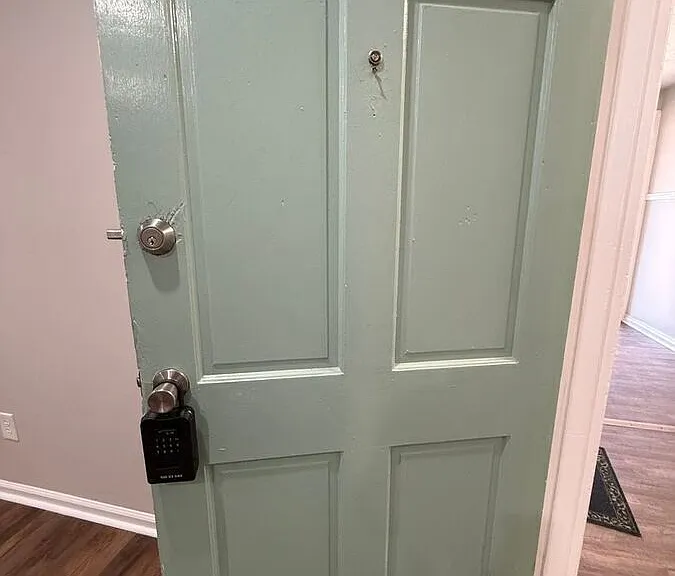 208 Lakeshore Dr #5 — Photo 2