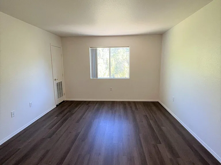 Classic unit 1 bed living room