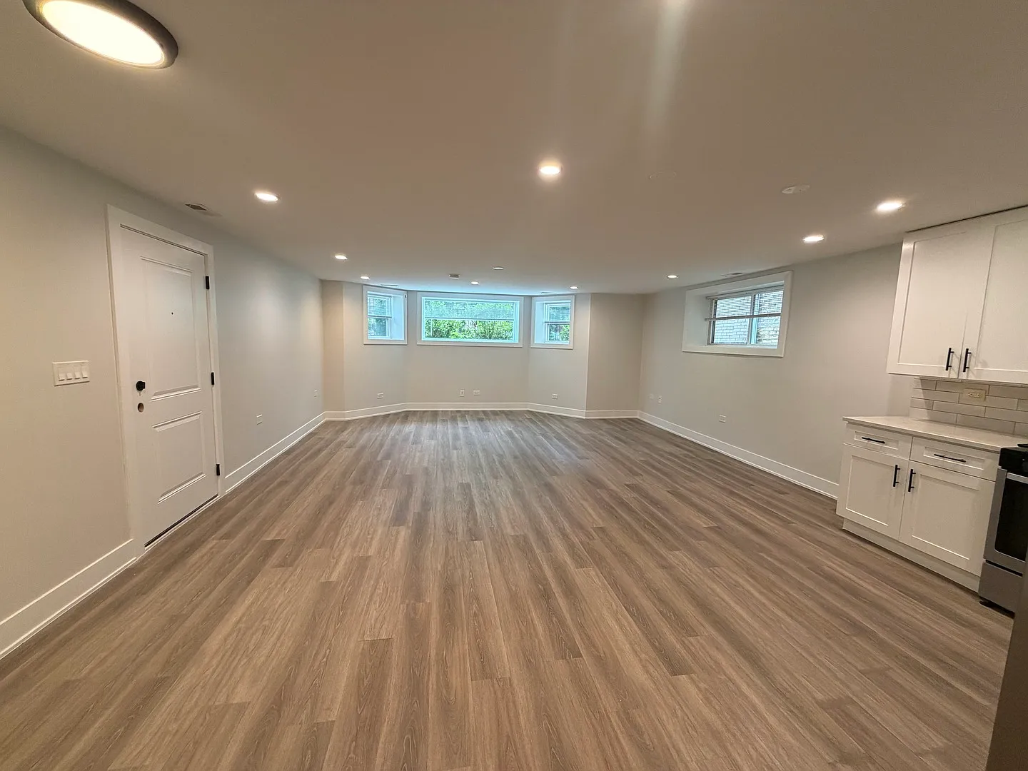 3 bed, 2200 sqft, $2,550 — Photo 4