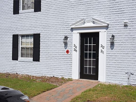 3rd image of 209 Lewfield Cir #209