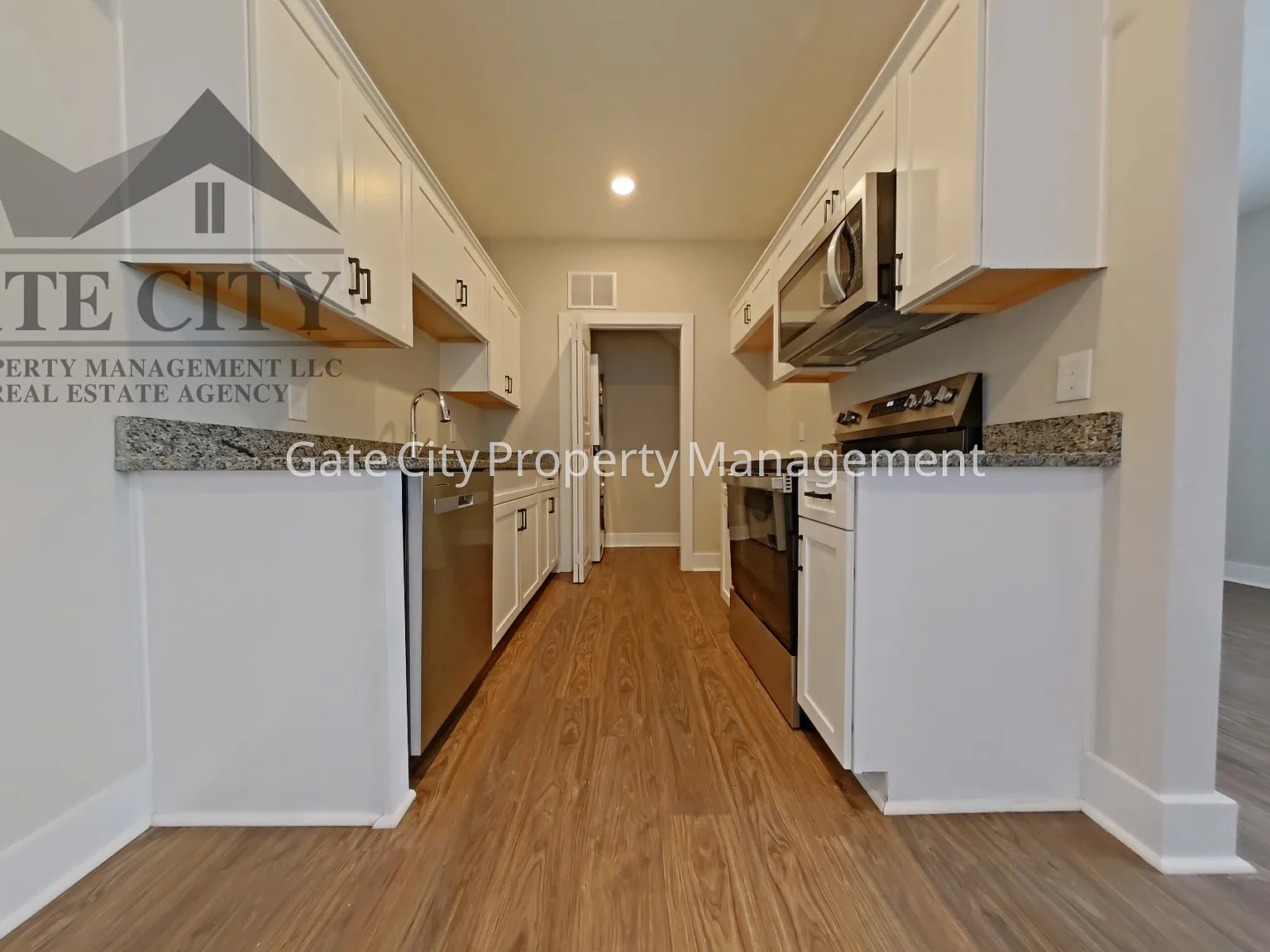 3 bed, $1,595 — Photo 2