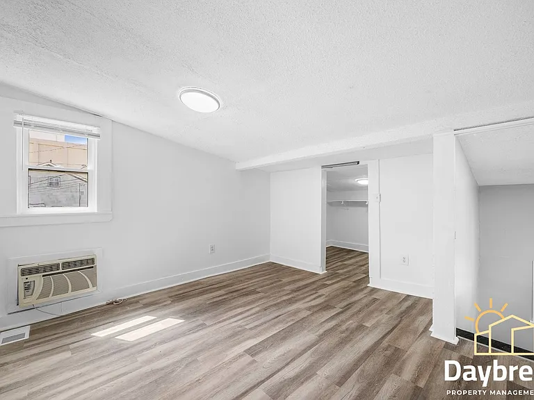 112 E Anderson St — Photo 13