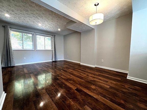 5th image of 2819 Middleboro Dr