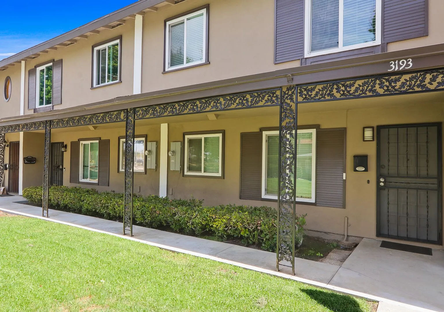 4 Bedrooms! 3 Bathrooms! 2 Car Garage! 1 Sunroom! — Photo 1