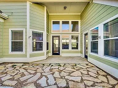 1321 Live Oak Ln