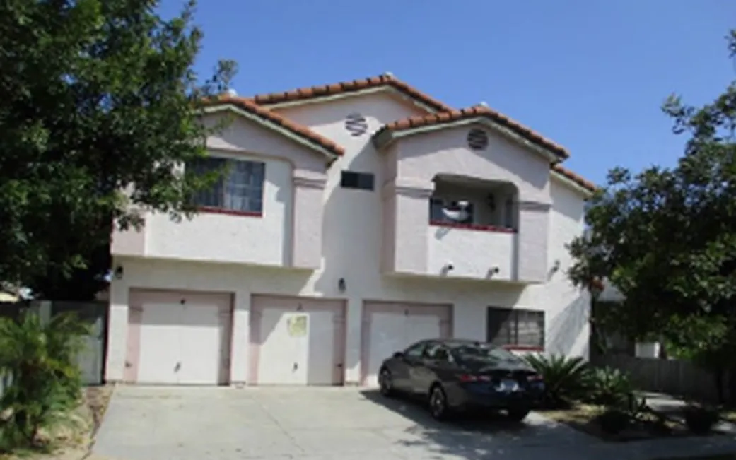 2 bed, 1000 sqft, $3,200 — Photo 1