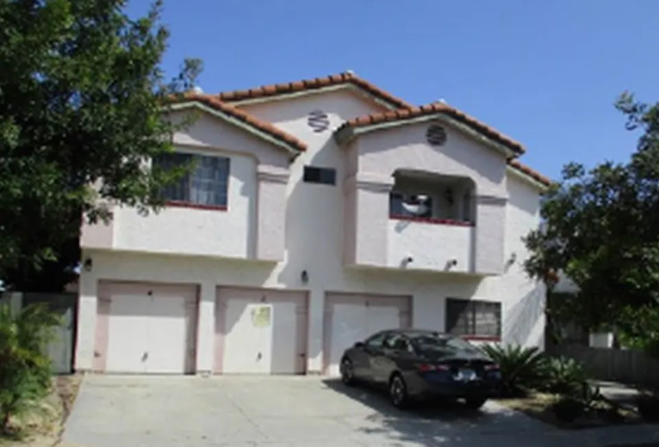 1234 Robinson Ave #5