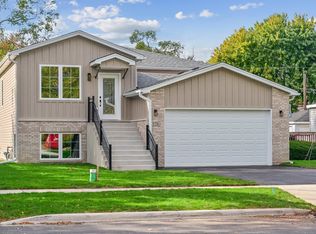 526 N Harvard Ave, Villa Park, IL 60181