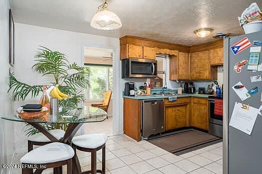 5th image of 375 CENTURA Drive