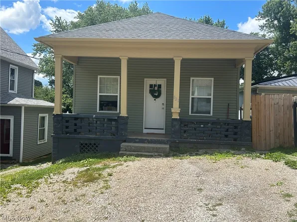821 Goddard Ave, Zanesville, OH 43701