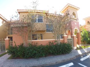 700 SW 106th Ave, Pembroke Pines, FL 33025