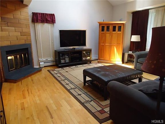 3rd image of 17 Braemar Ct #17