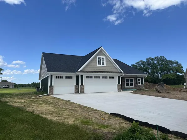 2114 John COURT, West Bend, WI 53090