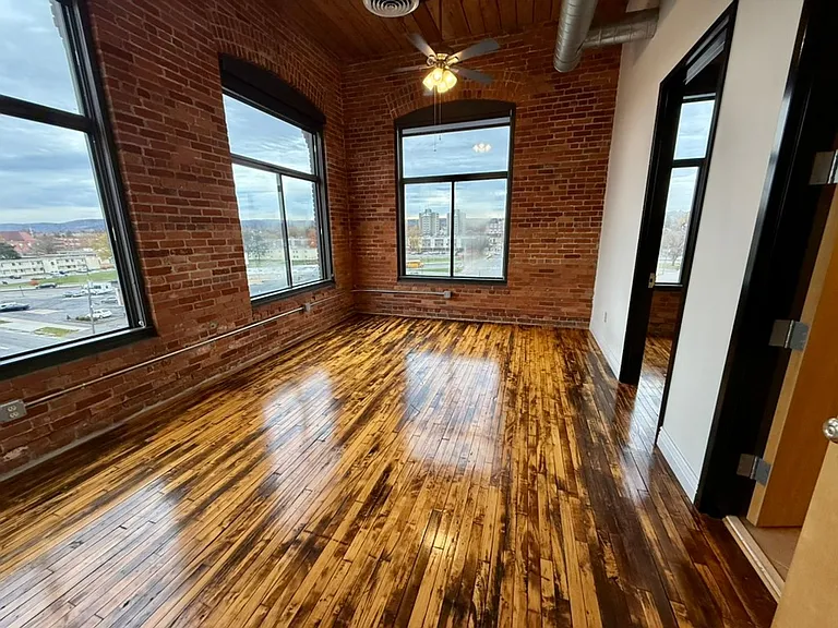 421 Broad St — Photo 6