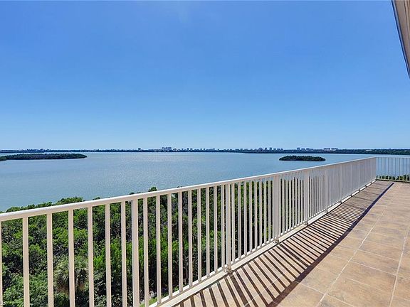 2nd image of 201 Vintage Bay Dr #B-33