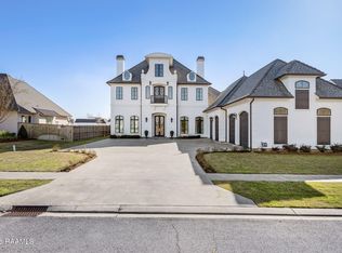 207 Kingfisher Dr, Lafayette, LA 70508