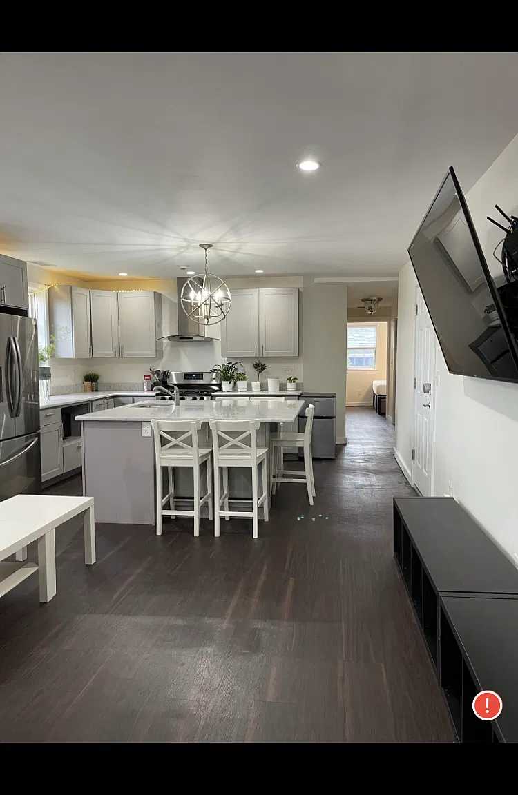 5 bed, 1700 sqft, $6,450 — Photo 2
