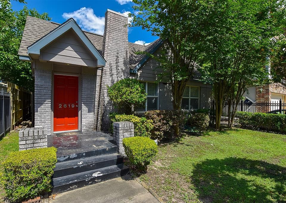 1st image of 2619 Greenbriar Dr