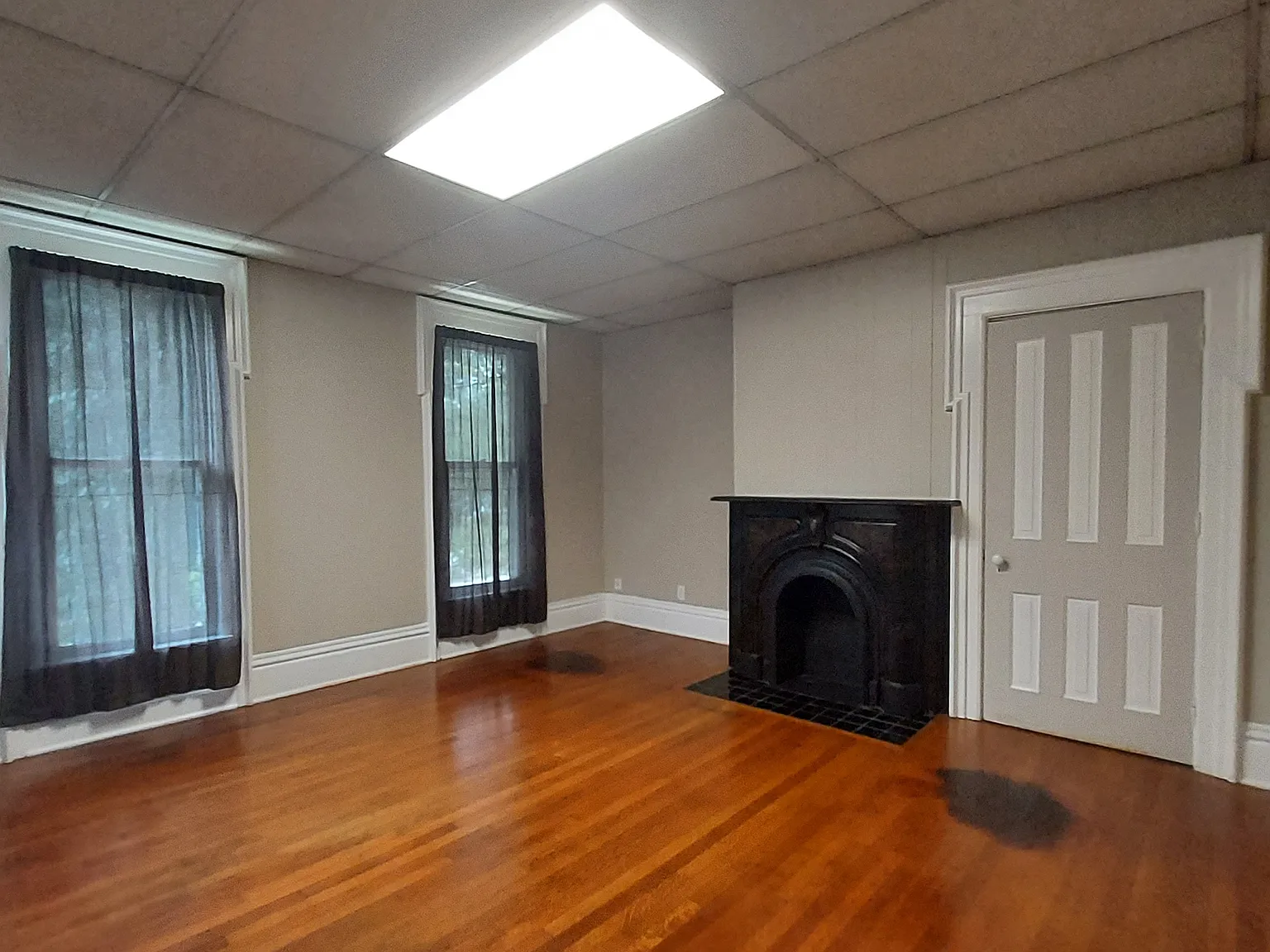 2 Bedroom,, 1 Bathroom Apartment — Photo 3