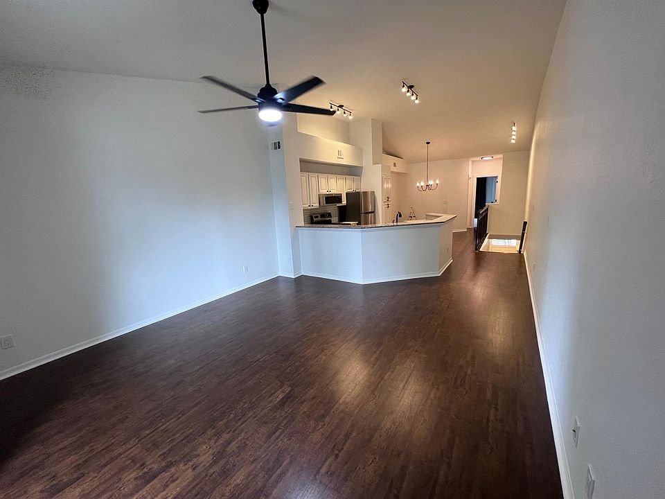 Living Room / Kitchen 3
