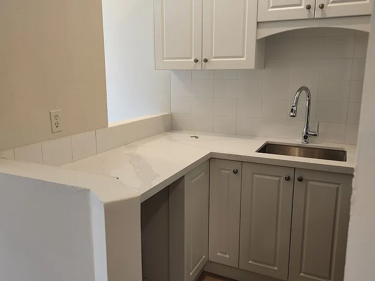 556 Spadina Cres #4 — Photo 10