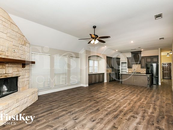 2nd image of 1029 English Oak Dr
