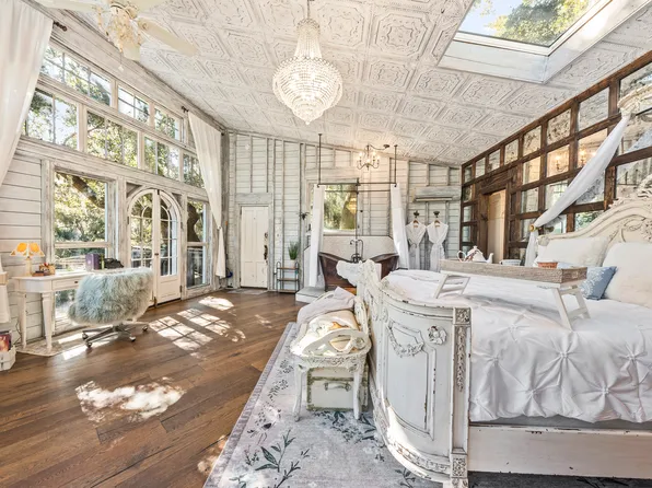 6539 Maybank Hwy, Wadmalaw Island, SC 29487