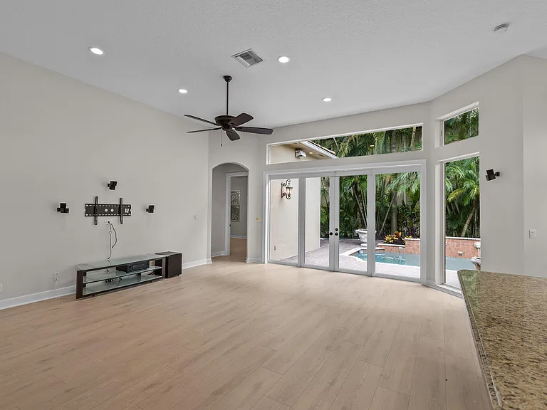 9875 Palma Vista Way — Photo 23