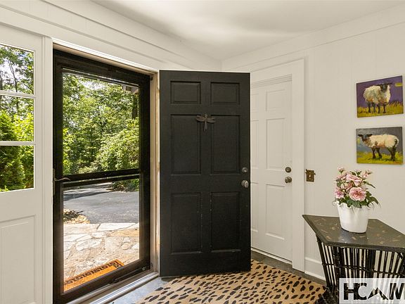 3rd image of 424 Split Rail Row