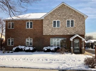 1093 S 6th Ave, Des Plaines, IL 60016